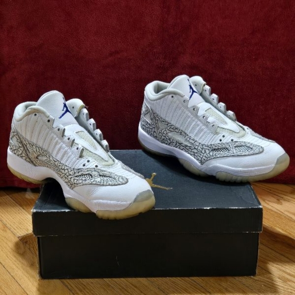 Jordan Retro 11's Sneakers - Picture 2 of 5